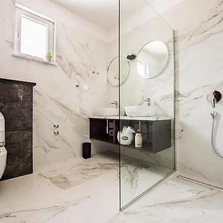 Sm Matijas Вилла Vrsine