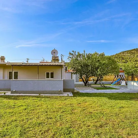 Sm Matijas Вилла